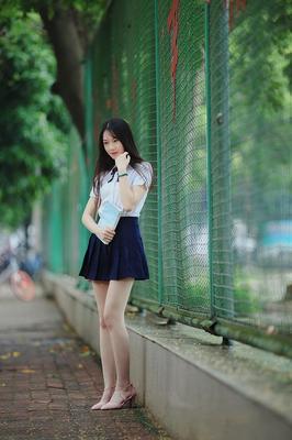 附近的人一百米上门_: 黑暗中的光明，难道不值得被发现？